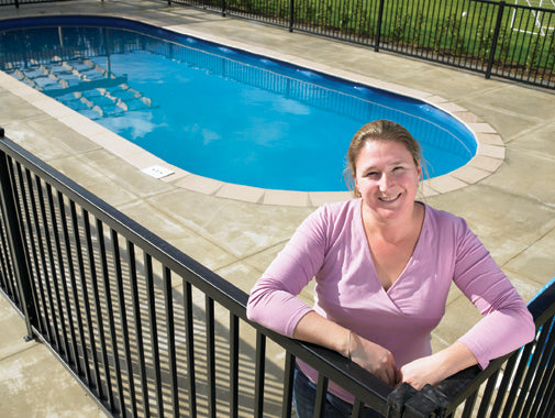 Liner pool with tiled edge